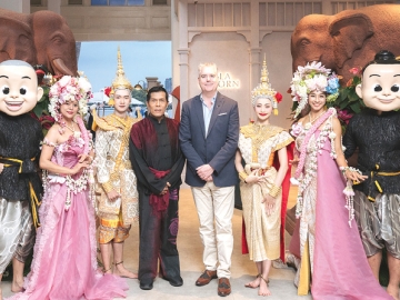 นาฏกรรมไทยร่วมสมัย : มร.ไมเคิล ปาร์กเกอร์ ผจก.ทั่วไป โรงแรมอนันตรา
ริเวอร์ไซด์ฯ เปิดตัว “ศาลา ละคร” ห้องอาหารกึ่งโรงละครแห่งใหม่ล่าสุดริมแม่น้ำเจ้าพระยา โดยมี มานพ มีจำรัส ศิลปินศิลปาธร สาขาศิลปะการแสดง เป็นผู้รังสรรค์การแสดงพร้อมมื้อบุฟเฟต์ทุกคืน ที่ โรงแรมอนันตรา ริเวอร์ไซด์ รีสอร์ท กรุงเทพ