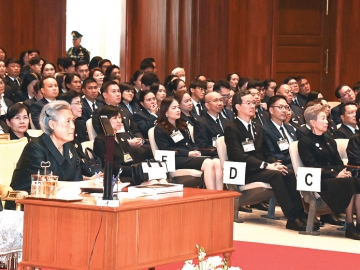 สมเด็จพระกนิษฐาธิราชเจ้า กรมสมเด็จพระเทพรัตนราชสุดาฯ สยามบรมราชกุมารี เสด็จฯ ไปทรงเปิดการประชุมวิชาการนานาชาติด้านวิทยาศาสตร์ เทคโนโลยี และนวัตกรรมทางเทคโนโลยี ครั้งที่ 51 เพื่อเฉลิมพระเกียรติ ในโอกาสทรงเจริญพระชนมายุ 70 พรรษา ภายใต้แนวคิด “ความร่วมมือข้ามพรมแดน : จากควอนตัม
และจักรวาล สู่ความหลากหลายทางชีวภาพระดับโลก” เพื่อบูรณาการองค์ความรู้ด้านวิทยาศาสตร์และเทคโนโลยีหลากหลายสาขา ตั้งแต่ระดับควอนตัมและจักรวาล
จนถึงความหลากหลายทางชีวภาพ และความยั่งยืนของโลก ณ หอประชุม จุฬาลงกรณ์มหาวิทยาลัย เมื่อวันอังคารที่ 11 พฤศจิกายน 2568 เวลา 08.55 น.