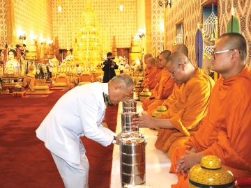 บำเพ็ญพระราชกุศล : พลอากาศเอกชลิต พุกผาสุข เป็นประธานในการบำเพ็ญพระราชกุศลถวาย
ภัตตาหารเพลแด่พระพิธีธรรมสวดพระอภิธรรมพระบรมศพสมเด็จพระนางเจ้าสิริกิติ์ พระบรมราชินีนาถ พระบรมราชชนนีพันปีหลวง ซึ่งเป็นพระพิธีธรรมจากวัดพระเชตุพนวิมลมังคลาราม และวัดสุทัศนเทพวราราม
รวม 8 รูป ณ พระที่นั่งดุสิตมหาปราสาท ในพระบรมมหาราชวัง เมื่อวันพุธที่ 12 พฤศจิกายน 2568 เวลา 10.55 น.