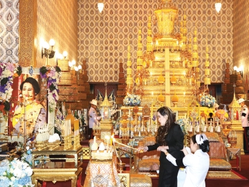 สมเด็จพระเจ้าน้องนางเธอ เจ้าฟ้าจุฬาภรณวลัยลักษณ์ อัครราชกุมารี กรมพระศรีสวางควัฒน วรขัตติยราชนารี เสด็จไปทรงบำเพ็ญพระราชกุศลในการพระพิธีธรรมสวดพระอภิธรรมพระบรมศพ สมเด็จพระนางเจ้าสิริกิติ์ พระบรมราชินีนาถ พระบรมราชชนนีพันปีหลวง ณ พระที่นั่งดุสิตมหาปราสาท ในพระบรมมหาราชวัง ซึ่งเป็นพระพิธีธรรมจากวัดประยุรวงศาวาส และวัดระฆังโฆสิตาราม เมื่อวันพฤหัสบดีที่ 13 พฤศจิกายน 2568 เวลา 11.00 น.