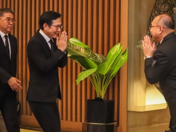 พัฒนาด้านพลังงาน : วุฒิศักดิ์ พิชญกานต์ ผจก.ทั่วไป โรงแรมเซ็นทารา แกรนด์ฯ ลาดพร้าว ต้อนรับ อรรถพล ฤกษ์พิบูลย์ รมว.กระทรวงพลังงาน ในโอกาสมาเป็นประธานงาน “IEEE PES Dinner Talk 2025” ภายใต้หัวข้อ “การเปลี่ยนผ่านโครงข่ายไฟฟ้าและทรัพยากรพลังงาน : ความท้าทาย โอกาส และมาตรการรองรับ”