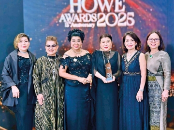 ร่วมยินดี : นุชนภา วงษ์เจริญสิน ประธานเจ้าหน้าที่บริหาร บจก.เจริญสิน แอทเสท รับรางวัลสุดยอดผู้นำสตรีแรงบันดาลใจ ในงาน HOWE Awards 2025 โดยมี รัญชา บริบาลบุรีภัณฑ์ รองผู้ว่าการภูมิภาค 17 สโมสรซอนต้าสากล และ ณัฐธภา ชัยถิรสกุล
พร้อมกรรมการบริหาร สโมสรซอนต้ากรุงเทพ 9 ร่วมยินดี ที่ ไบเทค บางนา