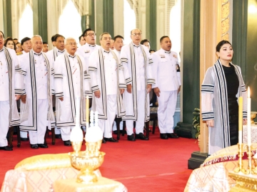 สมเด็จพระเจ้าลูกเธอ เจ้าฟ้าสิริวัณณวรี นารีรัตนราชกัญญา เสด็จแทนพระองค์ไปทรงบำเพ็ญพระราชกุศลอุทิศถวาย พระบาทสมเด็จพระปรเมทรรามาธิบดีศรีสินทรมหาวชิราวุธ พระมงกุฎเกล้าเจ้าอยู่หัว พระมหาธีรราชเจ้า เนื่องในวันคล้ายวันสวรรคต โดยนักเรียนร่วมกันร้องเพลง “มหาวชิราวุธราชสดุดี” สรรเสริญ
พระเกียรติคุณ ณ หอประชุมวชิราวุธวิทยาลัย เขตดุสิต กรุงเทพมหานคร เมื่อวันจันทร์ที่ 17 พฤศจิกายน 2568