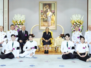 สมเด็จพระกนิษฐาธิราชเจ้า กรมสมเด็จพระเทพรัตนราชสุดาฯ สยามบรมราชกุมารี เสด็จออก ณ วังสระปทุม พระราชทานพระราชวโรกาสให้ ศาสตราจารย์นายแพทย์ วิจารณ์ พานิช ประธานกรรมการอำนวยการโครงการเยาวชนรางวัลสมเด็จเจ้าฟ้ามหิดล นำผู้ได้รับพระราชทานทุนโครงการเยาวชนรางวัลสมเด็จเจ้าฟ้ามหิดล ประจำปี 2567 เฝ้าทูลละอองพระบาท กราบถวายบังคมลา ก่อนเดินทางไปปฏิบัติงาน ณ ต่างประเทศ ในโอกาสนี้
คณะกรรมการโครงการเยาวชนรางวัลสมเด็จเจ้าฟ้ามหิดล ร่วมเฝ้าทูลละอองพระบาท เมื่อวันจันทร์ที่ 17 พฤศจิกายน 2568 เวลา 15.30 น.