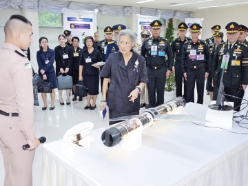 สมเด็จพระกนิษฐาธิราชเจ้า กรมสมเด็จพระเทพรัตนราชสุดาฯ สยามบรมราชกุมารี เสด็จพระราชดำเนินไปทรงเปิดงานนิทรรศการวิชาการเฉลิมพระเกียรติ 70 พรรษา พลเอกหญิง สมเด็จพระกนิษฐาธิราชเจ้า
กรมสมเด็จพระเทพรัตนราชสุดาฯ สยามบรมราชกุมารี ณ กองวิชาประวัติศาสตร์ ส่วนการศึกษา โรงเรียนนายร้อยพระจุลจอมเกล้า อำเภอเมือง จังหวัดนครนายก เมื่อวันจันทร์ที่ 17 พฤศจิกายน 2568 เวลา 08.40 น.