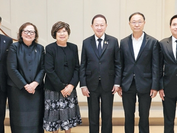 ขยายโครงการ : สนั่น อังอุบลกุล ประธานมูลนิธิเอเอฟเอสประเทศไทย จัดประชุมคณะกรรมการที่ปรึกษาประธานฯ เพื่อกำหนดทิศทางขยายโครงการแลกเปลี่ยนกับ เอเอฟเอสสากล ปี 2026-2028 โดยมี ดร.พิเชฐ ดุรงคเวโรจน์, วีระศักดิ์ โควสุรัตน์, อุษา สมบูรณ์, โสรัจ สุขถาวร, มาลีรัตน์ ปลื้มจิตรชม, จิตรลดา
หาญวรวงศ์ชัย และ ผศ.ดร.วัชรพจน์ ทรัพย์สงวนบุญ ร่วมงาน ที่โรงแรมแกรนด์ ไฮแอท เอราวัณ กรุงเทพ