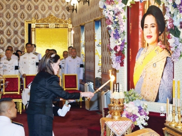 สมเด็จพระเจ้าน้องนางเธอ เจ้าฟ้าจุฬาภรณวลัยลักษณ์ อัครราชกุมารี กรมพระศรีสวางควัฒน วรขัตติยราชนารี
เสด็จไปในการบำเพ็ญพระราชกุศลถวายพระบรมศพ สมเด็จพระนางเจ้าสิริกิติ์ พระบรมราชินีนาถ
พระบรมราชชนนีพันปีหลวง โดยมี พระเจ้าวรวงศ์เธอ พระองค์เจ้าอทิตยาทรกิติคุณ เฝ้ารับเสด็จ ณ
พระที่นั่งดุสิตมหาปราสาท ในพระบรมมหาราชวัง เมื่อวันพุธที่ 19 พฤศจิกายน 2568 เวลา 11.00 น.