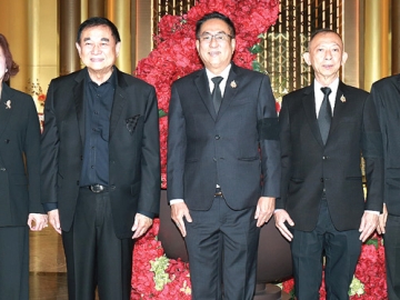 พัฒนาระบบราชการ : ดร.อัศวิน อิงคะกุล ประธานกรรมการบริหาร มิราเคิล กรุ๊ป ต้อนรับ อิทธิกร แก้วทิพย์ อัยการสูงสุด
ในโอกาสเป็นประธานเปิด “โครงการขับเคลื่อนแผนปฏิบัติราชการของสำนักงานอัยการสูงสุด และการพัฒนาระบบราชการ
สำนักงานอัยการสูงสุด” ครั้งที่ 5 สำนักงานอัยการส่วนกลาง และพื้นที่ภาค 7 จัดโดย สำนักงานอัยการสูงสุด โดยมี จตุพร
แสงหิรัญ และ โกวิท ศรีไพโรจน์ 2 รองอัยการสูงสุด ร่วมงาน ที่ โรงแรมอัศวิน แกรนด์ คอนเวนชั่น เขตหลักสี่ กรุงเทพฯ