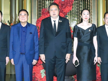 กรมป่าไม้มอบรางวัล : ดร.อัศวิน อิงคะกุล ประธานกรรมการบริหาร มิราเคิล กรุ๊ป ต้อนรับ สุชาติ ชมกลิ่น
รองนายกรัฐมนตรี และ รมว.ทรัพยากรธรรมชาติและสิ่งแวดล้อม ในพิธีมอบรางวัล “คนรักษ์ป่า
ป่ารักชุมชน” ปี 2568 ถ้วยพระราชทาน กรมสมเด็จพระเทพรัตนราชสุดาฯ สยามบรมราชกุมารี โดยมี ชญานันท์
ภักดีจิตต์ ปลัดกระทรวงทรัพยากรธรรมชาติและสิ่งแวดล้อม ร่วมงาน ที่ โรงแรมอัศวิน แกรนด์ คอนเวนชั่น