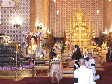 สมเด็จพระเจ้าน้องนางเธอ เจ้าฟ้าจุฬาภรณวลัยลักษณ์ อัครราชกุมารี กรมพระศรีสวางควัฒน วรขัตติยราชนารี
เสด็จไปในการบำเพ็ญพระราชกุศลถวายพระบรมศพ สมเด็จพระนางเจ้าสิริกิติ์ พระบรมราชินีนาถ พระบรมราชชนนี
พันปีหลวง โดยมีพระพิธีธรรมสวดพระอภิธรรมพระบรมศพฯ จากวัดจักรวรรดิราชาวาส และวัดอนงคาราม ณ
พระที่นั่งดุสิตมหาปราสาท ในพระบรมมหาราชวัง เมื่อวันพุธที่ 26 พฤศจิกายน 2568 เวลา 19.00 น.