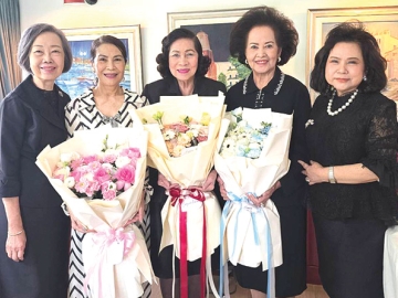 ฉลอง 2 วาระ : คุณหญิงดร.กษมา วรวรรณ ณ อยุธยา และ ดร.นุชนาถ วสุรัตน์ เลี้ยงแสดงความยินดีกับกลุ่ม 21 อนงค์ วปรอ. 4010 เพ็ญพักตร์ ศรีทอง ที่ได้รับพระราชทานรางวัล มหิดลวรานุสรณ์ พร้อมฉลองวันเกิด ดร.ศุลีมาศ สุทธิสัมพัทน์ และ ดร.พรรณประภา อินทรวิทยนันท์ ที่ LE BOUCHON BANGKOK