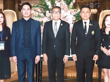 ประชุมเชิงปฏิบัติการ : อนัคพล อิงคะกุล รองประธานกรรมการบริหาร มิราเคิล กรุ๊ป ต้อนรับ แสวง บุญมี เลขาธิการคณะกรรมการการเลือกตั้ง (กกต.) ในพิธีเปิดการประชุมหัวข้อ “ถอดบทเรียนหลักสูตรพรรคการเมืองคุณภาพ” โดยมี เกรียงไกร พานดอกไม้ รองเลขาธิการ กกต., รชาดา เดชาภิมณฑ์ ผอ.สำนักบริหารกองทุนเพื่อการพัฒนาพรรคการเมือง และผู้เชี่ยวชาญประจำกองทุนฯ ร่วมงาน ที่ โรงแรมมิราเคิล แกรนด์ คอนเวนชั่น