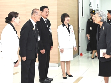 สมเด็จพระกนิษฐาธิราชเจ้า กรมสมเด็จพระเทพรัตนราชสุดาฯ สยามบรมราชกุมารี เสด็จพระราชดำเนินไปพระราชทานพระราชวโรกาสให้คณะบุคคลเฝ้าฯ ทูลเกล้าฯ ถวายเงินโดยเสด็จพระราชกุศล รวมทั้งเพื่อหน่วยโรคไต เพื่อการพัฒนาศูนย์มะเร็งแบบบูรณาการ โรงพยาบาลจุฬาลงกรณ์ สภากาชาดไทย และเพื่อสมทบทุนบริจาคช่วยเหลือผู้ประสบอุทกภัย ณ อาคารภูมิสิริมังคลานุสรณ์ โรงพยาบาลจุฬาลงกรณ์ สภากาชาดไทย เมื่อวันอังคารที่ 2 ธันวาคม 2568 เวลา 14.06 น.