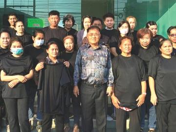 กิจกรรมวันพ่อ : จักรพันธ์ วรอาคาร เลขานุการสมาคมเสริมความงามแห่งประเทศไทย จัดกิจกรรมจิตอาสา พร้อมมอบเสื้อให้สมาชิกสมาคมฯเนื่องในวันพ่อ
แห่งชาติ ถวายเป็นพระราชกุศลแด่ พระบาทสมเด็จพระบรมชนกาธิเบศร มหาภูมิพล
อดุลยเดชมหาราช บรมนาถบพิตร ณ สมาคมฯ แขวงแสมดำ เขตบางขุนเทียน กทม.