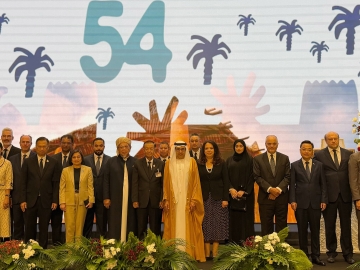 5 ทศวรรษ : บัยด์ ซะอีด อุบัยด์ บินฏอริช อัลฎอฮิรี เอกอัครราชทูตสหรัฐอาหรับเอมิเรตส์ประจำราชอาณาจักรไทย จัดงาน
ในโอกาสครบรอบ 54 ปี วันชาติสหรัฐอาหรับเอมิเรตส์ และ 50 ปี ความสัมพันธ์ทางการทูตสหรัฐอาหรับเอมิเรตส์-ไทย
โดยมี วันมูหะมัดนอร์ มะทา ประธานสภาผู้แทนราษฎร, จาง เจี้ยนเว่ย ออท.สาธารณรัฐประชาชนจีน, เยฟกินี
โทมิคิน ออท.รัสเซีย และ มิลลิเซนต์ ครุซ ปาเรเดส ออท.ฟิลิปปินส์ ร่วมงาน ที่ โรงแรมอินเตอร์คอนติเนนตัล กรุงเทพ