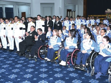 สมเด็จพระกนิษฐาธิราชเจ้า กรมสมเด็จพระเทพรัตนราชสุดาฯ สยามบรมราชกุมารี เสด็จลง ณ ศาลาดุสิดาลัย สวนจิตรลดา พระราชวังดุสิต พระราชทาน
พระราชวโรกาสให้ นายอรรถกร ศิริลัทธยากร รัฐมนตรีว่าการกระทรวงการท่องเที่ยวและกีฬา นำคณะนักกีฬาคนพิการทีมชาติไทย พร้อมด้วยคณะกรรมการ
พาราลิมปิกแห่งประเทศไทย และเจ้าหน้าที่ เฝ้าทูลละอองพระบาท รับพระราชทานพรก่อนเดินทางไปเข้าร่วมการแข่งขันกีฬาอาเซียนพาราเกมส์ ครั้งที่ 13 ระหว่างวันที่ 20-26 มกราคม 2569 รวมแข่งขัน 19 ชนิดกีฬา และ 2 กีฬาเป็นสาธิต ณ จังหวัดนครราชสีมา เมื่อวันเสาร์ที่ 6 ธันวาคม 2568 เวลา 18.01 น.