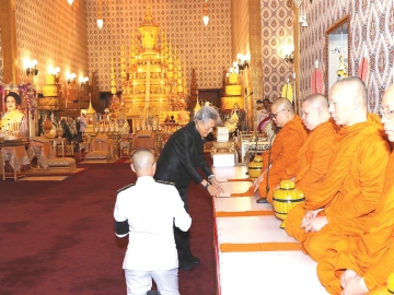 สมเด็จพระกนิษฐาธิราชเจ้า กรมสมเด็จพระเทพรัตนราชสุดาฯ สยามบรมราชกุมารี เสด็จฯไป
ทรงบำเพ็ญพระราชกุศลถวายพระบรมศพ สมเด็จพระนางเจ้าสิริกิติ์ พระบรมราชินีนาถ พระบรมราชชนนีพันปีหลวง ในการนี้ ทรงประเคนภัตตาหารเช้าแด่พระพิธีธรรมที่มาสวดพระอภิธรรมในงานพระบรมศพ ณ พระที่นั่งดุสิตมหาปราสาท ในพระบรมมหาราชวัง
เมื่อวันอังคารที่ 9 ธันวาคม 2568 เวลา 07.15 น.