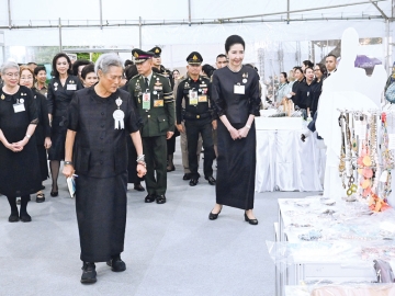 สมเด็จพระกนิษฐา
ธิราชเจ้า กรมสมเด็จ
พระเทพรัตนราชสุดาฯ
สยามบรมราชกุมารี เสด็จพระราชดำเนินไปทรงเปิด “งานกาชาด 2568” แนวคิด “ร้อยดวงใจปวงประชา น้อมสำนึกพระเมตตา องค์สภานายิกา สภากาชาดไทย”
ณ พลับพลาพิธี
หน้าห้องสมุดประชาชน สวนลุมพินี เมื่อวันพฤหัสบดีที่11 ธันวาคม 2568