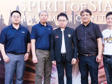 ส่งเสริมศิลปะมวยไทย : ขวัญชัย บุญอารีย์ ผจก.ทั่วไป ศูนย์การค้าเซ็นทรัล มารีนา
เอาต์เล็ต ต้อนรับ รัตนชัย สุทธิเดชานัย ที่ปรึกษานายกเมืองพัทยา ในพิธีเปิดงาน
“Spirit of Siam Max 4 Man Central” รอบชิงชนะเลิศ เพื่อกระตุ้นการท่องเที่ยวและเศรษฐกิจของเมืองพัทยา ที่ ศูนย์การค้าเซ็นทรัล มารีนา จ.ชลบุรี