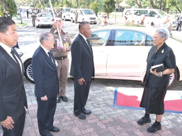 สมเด็จพระกนิษฐาธิราชเจ้า กรมสมเด็จพระเทพรัตนราชสุดาฯ สยามบรมราชกุมารี
เสด็จฯ ทรงเป็นประธานการประชุมสามัญคณะกรรมการมูลนิธิสวนหลวง ร.๙ ประจำปี ๒๕๖๘ ณ อาคารชายชล มูลนิธิสวนหลวง ร.๙ กรุงเทพมหานคร ต่อจากนั้น เสด็จฯ ไปทอดพระเนตรงาน “พรรณไม้งามอร่ามสวมหลวง ร.๙”