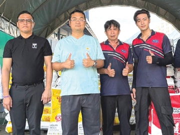 เนื่องในวันพ่อแห่งชาติ : ดร.สาธิต ปรัชญาอริยะกุล เลขาธิการ และ ผอ.สมาคมป้องกันการทารุณสัตว์แห่งประเทศไทย (TSPCA) และคณะกรรมการผู้ทรงคุณวุฒิ องค์กรเครือข่ายด้านสวัสดิภาพสัตว์ พร้อมด้วยพันธมิตรร่วมกันจัดกิจกรรมในการช่วยเหลือเยียวยา ฟื้นฟู สวัสดิภาพสัตว์ ในเหตุมหาอุทกภัยของพื้นที่ภาคใต้