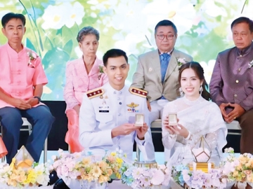 ร่วมสร้างครอบครัวใหม่ด้วยกัน : ดร.เฉลิมชัย ผู้พัฒน์ กรรมการสภามหาวิทยาลัยผู้ทรงคุณวุฒิ มหาวิทยาลัยราชภัฏนครสวรรค์ เป็นประธานพิธีหมั้น ระหว่าง ร.ต.อ.ธนโชติ จันทน์ป๋า กับ สิวนันท์ ผู้พัฒน์ บุตรสาว สิทธิชัย-มาลี ผู้พัฒน์ พร้อมฉลองมงคลสมรส ณ สโมสรตำรวจ ถนนวิภาวดีรังสิต กรุงเทพมหานคร