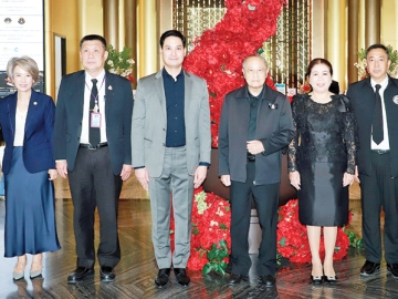 ปอดกรุงเทพฯ : ดร.สุเมธ ตันติเวชกุล เลขาธิการมูลนิธิชัยพัฒนา เป็นประธานการประชุมคณะกรรมการกำกับการดำเนินงานพัฒนาพื้นที่คุ้งบางกะเจ้าสู่ความยั่งยืน ประจำปี 2568 จัดโดย มูลนิธิชัยพัฒนา ที่โรงแรมอัศวิน แกรนด์ คอนเวนชั่น โดยมี สุพร ตรีนรินทร์ เลขาธิการคณะกรรมการพิเศษเพื่อประสานงานโครงการอันเนื่องมาจากพระราชดำริ ร่วมประชุม และ อนัคพล อิงคะกุล รองประธานกรรมการบริหาร มิราเคิล กรุ๊ป ต้อนรับ