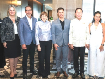 วัฒนธรรมท้องถิ่น : แดเนียลา บาซฟาน เอกอัครราชทูตโรมาเนียฯ, สนั่น อังอุบลกุล
ประธานอาวุโสหอการค้าไทย และ เบน ผดุงพันธุ์ ร่วมจัดงาน “Exploring The Rich Heritage of Romanian Wines” and traditional products โดยมี
วีเบ็คก้า ริสซอน ไรเวอร์ก, ปิแอร์ นิคู ร่วมงาน ที่โรงแรม ไฮแอท รีเจนซี่ สุขุมวิท
