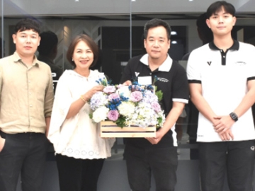 เปิดสาขาใหม่ : จรูญรัตน์ สาลี กก.ผจก.บจก.พาราไดซ์ พาร์ค ร่วมยินดีกับ
อภิวัฒน์ มณีวรรณ กก.ผจก.บจก.สเปซยิม ในโอกาสเปิด SpaceGym สตูดิโอ
ออกกำลังกายสาขาใหม่ ยกระดับการออกกำลังกายแบบ EMS Training เทคโนโลยีที่ช่วยกระตุ้นกล้ามเนื้ออย่างมีประสิทธิภาพ ที่ศูนย์การค้าพาราไดซ์ พาร์ค ศรีนครินทร์