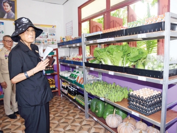 สมเด็จพระกนิษฐาธิราชเจ้า กรมสมเด็จพระเทพ
รัตนราชสุดาฯ สยามบรมราชกุมารี เสด็จพระราชดำเนินไปทรงเยี่ยมและติดตามการดำเนินงานโรงเรียนตำรวจตระเวนชายแดนเฉลิม
พระเกียรติ 7 รอบพระชนมพรรษา (บ้านแพะ) อำเภอแม่ระมาด จังหวัดตาก
เมื่อวันอังคารที่
23 ธันวาคม 2568
เวลา 09.31 น.