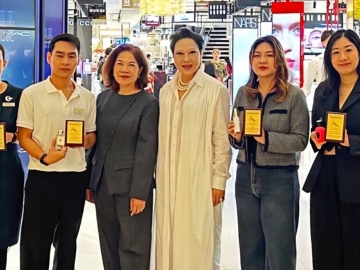 13 แบรนด์ระดับโลก : อมรสิริ บุญญสิทธิ์ บรรณาธิการบริหาร เดอะ ไทยแลนด์เดอร์ส สื่อสองภาษาชั้นนำของไทย จัดงานมอบรางวัล “The Thailanders Best Beauty Awards 2025” ให้แก่ผลิตภัณฑ์ความงามที่โดดเด่นในเชิงคุณภาพ นวัตกรรม
และภาพลักษณ์ ประจำปี 2568 ที่ บิวตี้ ฮอลล์ ศูนย์การค้าสยามพารากอน