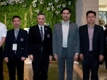 พัฒนาการดูแลผู้ป่วยอย่างยั่งยืน : อนัคพล อิงคะกุล รองประธานกรรมการบริหารมิราเคิล กรุ๊ป ต้อนรับ
รศ.นพ.สุทัศน์ รุ่งเรืองหิรัญญา นายกสมาคมเวชบำบัดวิกฤตแห่งประเทศไทย ในพิธีเปิดการประชุมวิชาการประจำปี Critical Care Medicine 2025 : “The Green ICU” โดยมี พ.อ.(พิเศษ) นพ.ครรชิต ปิยะเวชวิรัตน์
อดีตนายกสมาคมฯ และ นพ.พัทธวุฒิ จันทูปมา อนุกรรมการ ร่วมงาน ที่โรงแรมมิราเคิล แกรนด์ คอนเวนชั่น