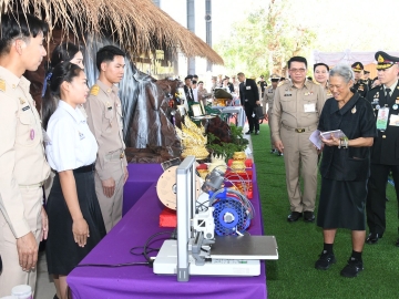 สมเด็จพระกนิษฐาธิราชเจ้า กรมสมเด็จพระเทพรัตนราชสุดาฯ สยามบรมราชกุมารี เสด็จพระราชดำเนินไปทรงติดตามการดำเนินงานโรงเรียนปิยชาติพัฒนา ในพระราชูปถัมภ์ฯ อำเภอเมืองนครนายก จังหวัดนครนายก ซึ่งตั้งขึ้นตามพระราชดำริ
เมื่อปี 2532 เพื่อให้บุตรหลานข้าราชการโรงเรียนนายร้อยพระจุลจอมเกล้า รวมทั้งบุตรหลานของประชาชนในตำบลใกล้เคียง มีสถานศึกษาระดับมัธยมศึกษา ปัจจุบัน มีนักเรียน 551 คน เมื่อวันศุกร์ที่ 26 ธันวาคม 2568 เวลา 12.58 น.
