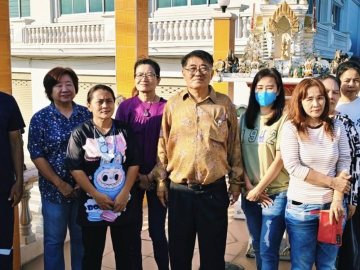 เพื่อความเป็นสิริมงคล : จักรพันธ์ วรอาคาร เลขานุการสมาคมเสริมความงามแห่งประเทศไทย พร้อมคณะกรรมการสมาคมฯ และสมาชิก ร่วมกันทำพิธีทางศาสนาพร้อมด้วยการสักการะสิ่งศักดิ์สิทธิ์เพื่อความเป็นสิริมงคล ในโอกาสส่งท้ายปีเก่าต้อนรับปีใหม่ ที่ทำการสมาคมฯ บางขุนเทียน-ชายทะเล เขตบางขุนเทียน กรุงเทพฯ
