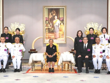 สมเด็จพระกนิษฐาธิราชเจ้า กรมสมเด็จพระเทพรัตนราชสุดาฯ สยามบรมราชกุมารี เสด็จออก ณ วังสระปทุม กรุงเทพมหานคร พระราชทานพระราชวโรกาสให้ พลโท มาโนชญ์
จันทรศร กรรมการมูลนิธิสายใจไทย ในพระบรมราชูปถัมภ์ และคณะ นำ พลเอก กานต์นาท นิกรยานนท์ ผู้อำนวยการองค์การสงเคราะห์ทหารผ่านศึก ในพระบรมราชูปถัมภ์ และคณะ เฝ้าทูลละอองพระบาท ทูลเกล้าทูลกระหม่อมถวายเงิน สมทบทุนมูลนิธิสายใจไทย ในพระบรมราชูปถัมภ์ เมื่อวันอาทิตย์ที่ 28 ธันวาคม 2568 เวลา 17.30 น.