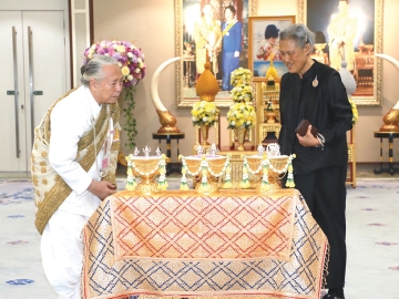 พระบาทสมเด็จพระเจ้าอยู่หัว ทรงพระกรุณาโปรดเกล้าฯ ให้ สมเด็จพระกนิษฐาธิราชเจ้า กรมสมเด็จพระเทพรัตนราชสุดาฯ สยามบรมราชกุมารี เสด็จออกแทนพระองค์ ณ วังสระปทุม ทรงพระสุหร่ายสรงน้ำเทวรูปพระอิศวร พระแม่อุมาเทวี พระพิฆเนศวร พระขันธกุมาร พระพรหม พระแม่สุรัสวดีเทวี พระนารายณ์
พระแม่ลักษมี และพระแม่ภูมิเทวี ในการพระราชพิธีตรียัมพวาย-ตรีปวาย เมื่อวันอังคารที่ 30 ธันวาคม 2568