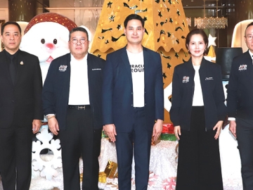 คนไทยต้องมีงานทำ : อนัคพล อิงคะกุล รองประธานกรรมการบริหาร มิราเคิล กรุ๊ป ต้อนรับ ตรีนุช เทียนทอง
รมว.แรงงาน ในงานแถลงข่าวจัดงาน “JOB EXPO THAILAND 2026” จัดโดย กรมการจัดหางาน
โดยมี พ.ต.ท.วรรณพงษ์ คชรักษ์ ปลัดกระทรวงแรงงาน, สมชาย มรกตศรีวรรณ อธิบดีกรมการจัดหางาน,
สมาสภ์ ปัทมะสุคนธ์ อธิบดีกรมพัฒนาฝีมือแรงงาน ร่วมงาน ที่ โรงแรมมิราเคิล แกรนด์ คอนเวนชั่น