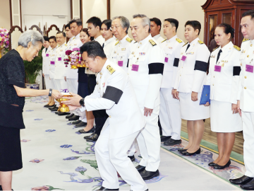 สมเด็จพระกนิษฐาธิราชเจ้า กรมสมเด็จพระเทพรัตนราชสุดาฯ สยามบรมราชกุมารี เสด็จออก ณ วังสระปทุม พระราชทานพระราชวโรกาสให้ รศ.คมสัน มาลีสี อธิการบดี สถาบันเทคโนโลยีพระจอมเกล้าเจ้าคุณทหารลาดกระบัง, ศ.ธานินทร์ ศิลป์จารุ อธิการบดี มหาวิทยาลัยเทคโนโลยีพระจอมเกล้าพระนครเหนือ, รศ.สุวิทย์ แซ่เตีย อธิการบดี มหาวิทยาลัยเทคโนโลยีพระจอมเกล้าธนบุรี พร้อมคณะผู้บริหาร เฝ้าฯ ทูลเกล้าฯ ถวายเงินโดยเสด็จพระราชกุศลตาม
พระราชอัธยาศัย