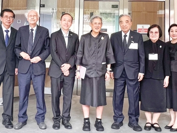 สมเด็จพระกนิษฐาธิราชเจ้า กรมสมเด็จพระเทพรัตนราชสุดา เจ้าฟ้ามหาจักรีสิรินธร มหาวชิราลงกรณวรราชภักดี สิริกิจการิณีพีรยพัฒน
รัฐสีมาคุณากรปิยชาติ สยามบรมราชกุมารี เสด็จพระราชดำเนินไปทอดพระเนตรห้องปฏิบัติการและการดำเนินงานของสถาบันวิจัยและ
ความปลอดภัยนิวเคลียร์ของสิงคโปร์ เมื่อวันอังคารที่ 6 มกราคม 2569 เวลา 13.50 น. ในการเยือนสาธารณรัฐสิงคโปร์ ระหว่างวันที่ 5-8
มกราคม 2569 เพื่อร่วมพิธีเปิดการประชุมสุดยอดนักวิทยาศาสตร์เยาวชนโลก คริสต์ศักราช 2026 ณ มหาวิทยาลัยแห่งชาติสิงคโปร์