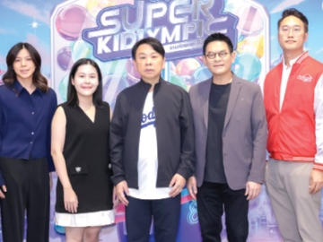 การเรียนรู้รูปแบบใหม่ : ดร.ณัฐกิตติ์ ตั้งพูลสินธนา กก.ผจก.ใหญ่ สายงานการตลาด บมจ.เซ็นทรัลพัฒนา และ วิวัฒน์ วงศ์ภัทรฐิติ กรรมการบริหาร บจก.ซูเปอร์จิ๋ว
ร่วมกันจัดกิจกรรมในคอนเซ็ปต์ “สนุกปลดล็อกทักษะแห่งโลกอนาคต”
โดยมีพันธมิตรผู้สนับสนุนกิจกรรมเยาวชนร่วมงาน ที่ศูนย์การค้าเซ็นทรัลเวิลด์