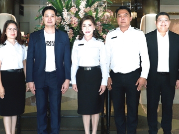 สร้างเครือข่าย : อนัคพล อิงคะกุล รองประธานกรรมการบริหาร มิราเคิล กรุ๊ป ต้อนรับ ฉฎาณิศา ชำนาญเวช รอง กก.ผอ.ใหญ่ (สายงานทรัพยากรบุคคลและอำนวยการ) บมจ.ท่าอากาศยานไทย ในโอกาสเป็นประธานเปิด “โครงการสร้างเครือข่ายผู้ปฏิบัติงานด้านบริหารทรัพยากรบุคคลของ ทอท. (AOT HR Network) ประจำปี 2569” โดยมี รัชชาณล กิตติพัทธ์ ผช.กก.ผอ.ใหญ่ ร่วมงาน ที่ โรงแรมมิราเคิล แกรนด์ คอนเวนชั่น