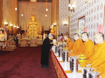 สมเด็จพระกนิษฐาธิราชเจ้า กรมสมเด็จพระเทพรัตนราชสุดาฯ สยามบรมราชกุมารี เสด็จพระราชดำเนินไปในการบำเพ็ญพระราชกุศลถวายพระบรมศพ สมเด็จพระนางเจ้าสิริกิติ์ พระบรมราชินีนาถ พระบรมราชชนนีพันปีหลวง ในการนี้
ทรงประเคนภัตตาหารเช้าแด่พระพิธีธรรมที่สวดพระอภิธรรมพระบรมศพฯ ซึ่งเป็นพระพิธีธรรมจากวัดมหาธาตุยุวราชรังสฤษดิ์
และวัดราชสิทธาราม ณ พระที่นั่งดุสิตมหาปราสาท ในพระบรมมหาราชวัง เมื่อวันอาทิตย์ที่ 18 มกราคม 2569 เวลา 07.15 น.