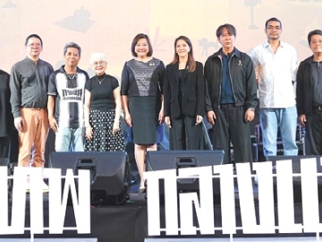 กระตุ้นเศรษฐกิจชุมชน : ฐิต์ณัฐ สมบัติศิริ ผู้ตรวจราชการกระทรวงวัฒนธรรม เป็นประธานเปิดเทศกาลภาพยนตร์ “กรุงเทพ กลางแปลง” ครั้งที่ 4 เพื่อฟื้นฟูและสืบสานวัฒนธรรมการชมภาพยนตร์กลางแจ้ง ซึ่งเป็นกิจกรรมทางวัฒนธรรมที่ผูกพันกับวิถีชีวิตของสังคมไทยมาอย่างยาวนาน จัดโดย สมาคมผู้กำกับภาพยนตร์ไทย ร่วมกับหอภาพยนตร์ฯ สนับสนุนโดยกระทรวงวัฒนธรรม ที่ หอศิลปวัฒนธรรมแห่งกรุงเทพมหานคร