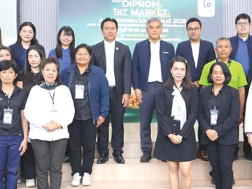 เพิ่มศักยภาพผู้ประกอบการ : ดุสิต อนันตรักษ์ รองอธิบดีกรมส่งเสริมอุตสาหกรรม เปิดการฝึกอบรมหลักสูตร “DIPROM BIZ MARKET 2026 :
ตลาดนอกกรอบ ไม่นอกเทรนด์ 2026” สร้างโอกาสทางธุรกิจและทดสอบตลาด
ในโครงการส่งเสริมซอฟต์พาวเวอร์ สาขาอาหาร ประจำปี 2569 ที่กรมส่งเสริมอุตสาหกรรม