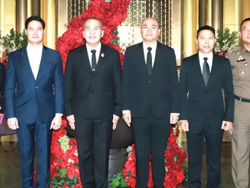 อายัดบัญชีม้า : อนัคพล อิงคะกุล รองประธานกรรมการบริหาร มิราเคิล กรุ๊ป ต้อนรับ พล.ต.ท.รุทธพล เนาวรัตน์ รมว.ยุติธรรม ในพิธีเปิดโครงการวิจัย “การบูรณาการความร่วมมือเพื่อการป้องกันและปราบปรามอาชญากรรมทางไซเบอร์ กรณีการระงับบัญชีต้องสงสัย” โดยมี ศ.พล.ต.ต.ดร.ชัชนันท์ ลีระเติมพงษ์ และ พ.ต.ต.ยุทธนา แพรดำ อธิบดีกรมสอบสวนคดีพิเศษ ร่วมงาน ที่ โรงแรมอัศวิน แกรนด์ คอนเวนชั่น เขตหลักสี่