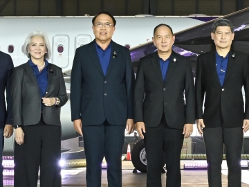 เพิ่มประสิทธิภาพฝูงบิน : ชาย เอี่ยมศิริ ประธานเจ้าหน้าที่บริหาร บมจ.การบินไทย เปิดตัวเครื่องบิน Airbus A321neo ลำแรก เผยโฉมการตกแต่งภายนอกโทนสีม่วง Neon Violet ภายใต้คอนเซ็ปต์ Thai Contemporary พร้อมที่นั่งสะดวกสบาย โดยมีคณะกรรมการ บมจ.การบินไทย ชนัญญารักษ์ เพ็ชร์รัตน์, สัมฤทธิ์ สำเนียง พร้อมด้วย
กิตติพงษ์ สารสมบูรณ์ ปธ.จนท.สายการพาณิชย์ บมจ.การบินไทย ร่วมพิธี ที่ ท่าอากาศยานสุวรรณภูมิ