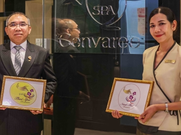 คว้า 2 รางวัล : วุฒิศักดิ์ พิชญกานต์ ผจก.ทั่วไป โรงแรมเซ็นทารา แกรนด์
เซ็นทรัลพลาซา ลาดพร้าว กรุงเทพ รับ 2 รางวัล จาก กรมสนับสนุนบริการสุขภาพ (สบส.) กระทรวงสาธารณสุข ได้แก่
Thai Spa Premium Award 2025–2028
ระดับ Gold และ Nuad Thai Premium Award 2025–2028 เพื่อรับรอง “สปา เซ็นวารี” ของโรงแรมฯ โดยผ่านการประเมินตามเกณฑ์มาตรฐานการให้บริการสปาและนวดไทยที่มีคุณภาพระดับสูง