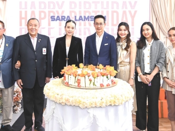 เติมเต็มความสุข : สาระ ล่ำซำ ประธานเจ้าหน้าที่บริหาร บมจ.เมืองไทยประกันชีวิต ฉลองวันคล้ายวันเกิด
โดยมี ขรรค์ ประจวบเหมาะ ผอ.สนง.จัดหารายได้ สภากาชาดไทย, สลิล-นวลพรรณ-นวลวรรณ ล่ำซำ, ดร.สุธี โมกขะเวส กก.ผจก., ภูมิชาย ล่ำซำ ที่ปรึกษาฯ, สาริศา ล่ำซำ ผอ.ฝ่ายยุทธศาสตร์องค์กร และ
ณเดชน์ คูกิมิยะ พรีเซ็นเตอร์ บมจ.เมืองไทยประกันชีวิต ร่วมอวยพร ที่ บมจ.เมืองไทยประกันชีวิต สนง.ใหญ่