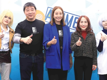 คอมมูนิตี้ของคนรักอนิเมะ : สหัพย์ภัค โชควิจิตรกุล กก.ผจก.ศูนย์การค้าเอ็ม บี เค เซ็นเตอร์ บจก.เอ็มบีเค เซอร์วิส โซลูชั่น จำกัด ร่วมงานเปิดตัวและเยี่ยมชมนิทรรศการ Muse Anime Festival 2026 บนพื้นที่กว่า 700 ตร.ม. จำลองฉากสุดอลังการถึง 14 เรื่อง 17 จุดถ่ายภาพ โดยมี เกียรติกมล เอี่ยมพึ่งพร ประธาน บจก.ไฟว์สตาร์ เอเจนซี่ และ พิชชาภา ณรงค์พันธ์ กก.ผจก.ต้อนรับ ที่ ศูนย์การค้าเอ็ม บี เค เซ็นเตอร์ เขตปทุมวัน