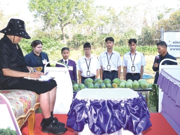 สมเด็จพระกนิษฐาธิราชเจ้า กรมสมเด็จพระเทพรัตนราชสุดาฯ สยามบรมราชกุมารี เสด็จพระราชดำเนินไปทอดพระเนตรความก้าวหน้าของสำนักวิชาเกษตรนวัตฯ โดย บริษัท ปตท. จำกัด (มหาชน) และสถาบันเทคโนโลยีจิตรลดา ร่วม
สนองพระราชดำริ ตั้งแต่ปี 2562 ปัจจุบันสามารถพัฒนาที่ดิน 154 ไร่ ให้เป็นพื้นที่เกษตรกรรมเพื่อการเรียนรู้
ณ สถาบันเทคโนโลยีจิตรลดา อำเภอวังจันทร์ จังหวัดระยอง เมื่อวันจันทร์ที่ 26 มกราคม 2569 เวลา 08.55 น.